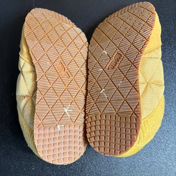 Woman's Size 7 TEVA Slipper Shoe in Mustard Yellow - Picture 4 of 5